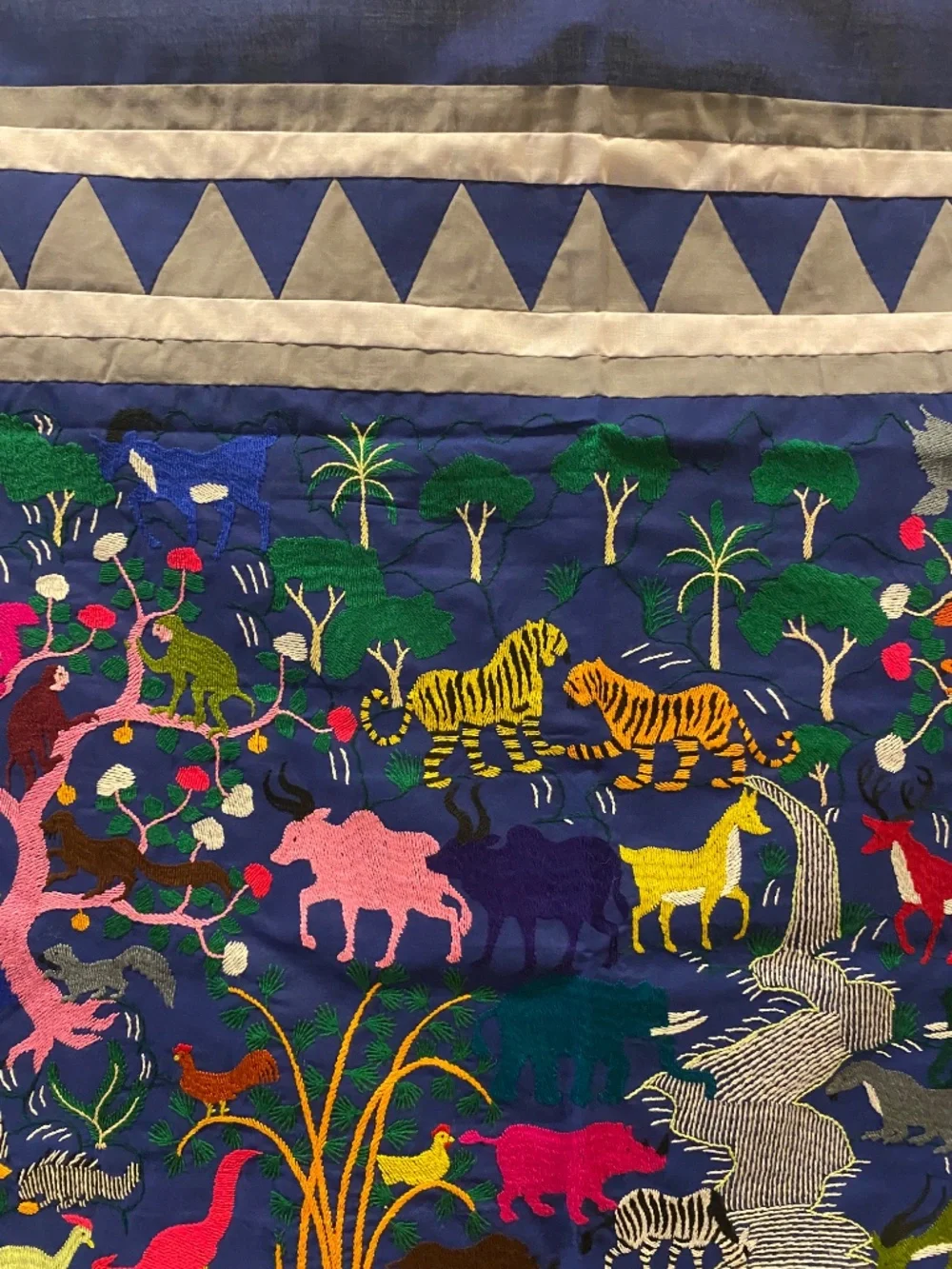 Stitched tapestry of animal for decorating a baby / child room (New)